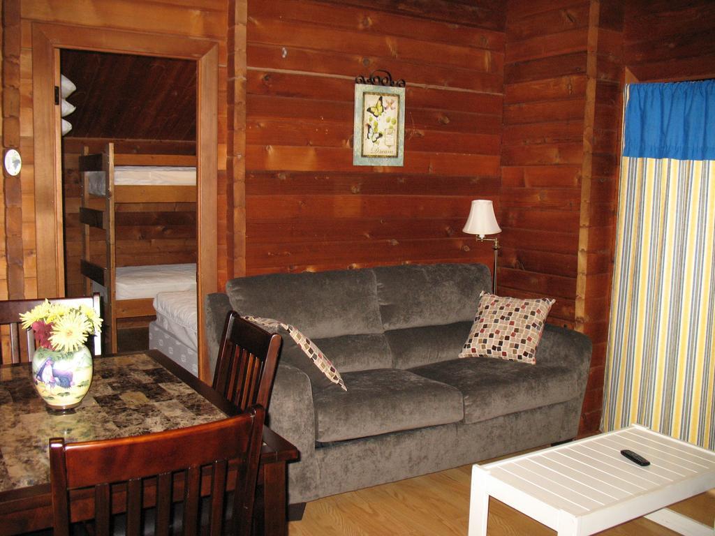 Forest Lake Camping Resort Lakefront Cabin 1 Advance Екстериор снимка